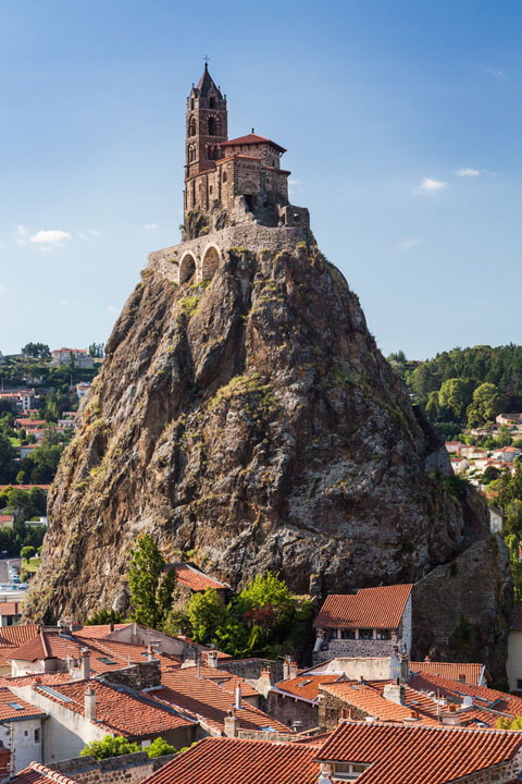 bridogradiliste:Chapel of Saint-Michel d'Aiguilhe in Aiguilhe, near Le Puy-en-Velay, France. Built i