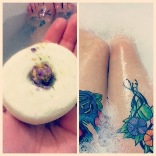 Before and after with Lush’s Amandopondo bath bar. 🛀🌸 #lush #Amandopondo #tattoos #bathbars #downtime