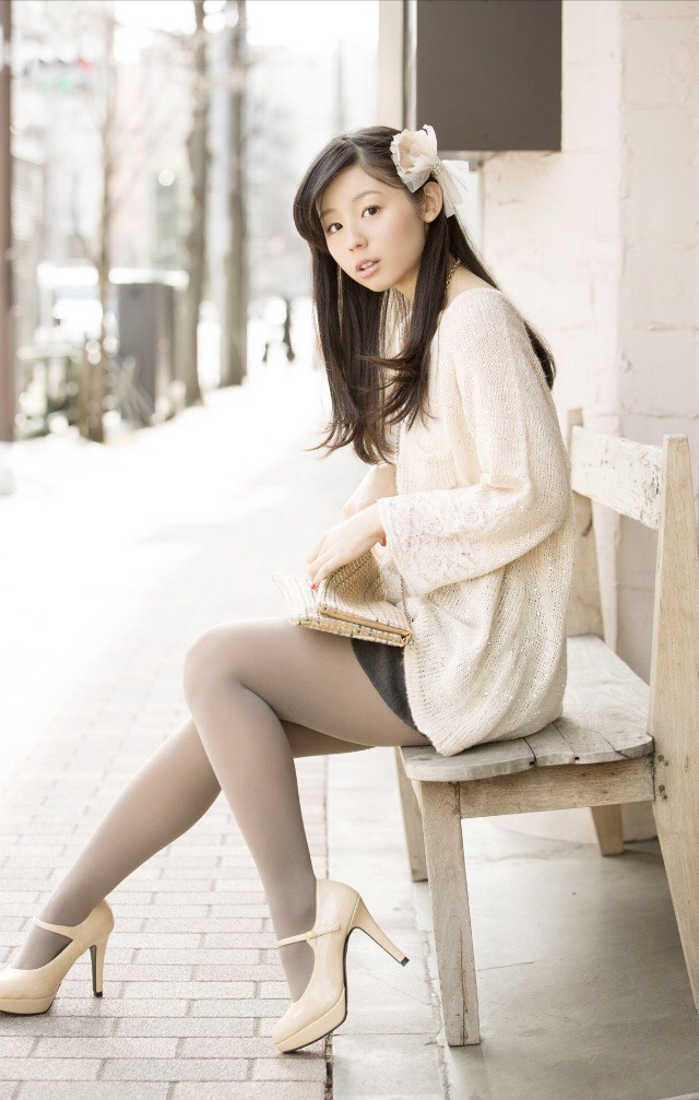 asyoulike:  小池里奈 — girlimg_photos_images_girls_女優_太もも_美脚_清純_着衣_黒タイツ_生足_M字_ソックス_尻_パンツ_女子校生_制服