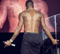 gayfortreysongz:  dat booty though.  