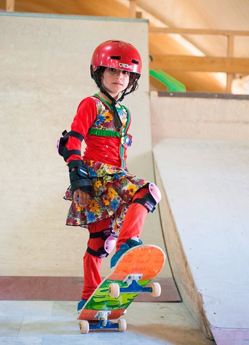 crossconnectmag: Jessica Fulford-Dobson Captures Skateboarding Making a Difference for Girls in