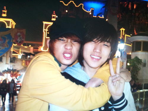 mooooosa:  Gongchan’s twitter update of him and Sandeul in the past 121221 ^^ 