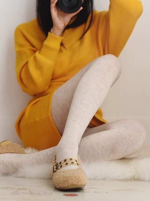 Yellow dress, white wool tights selfie