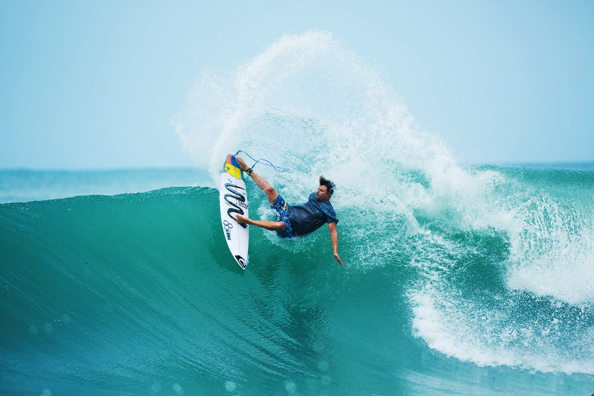 quiksilver:  Dane Reynolds bringing it in the Ghetto Yoke boardshorts.  #QuikSurf