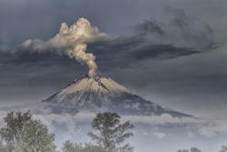 naturalsceneries:  The smoking Popocatepetl