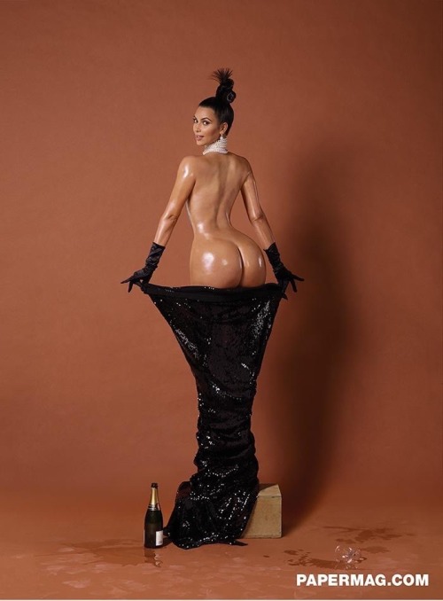 missdimplez:  Kim Kardashian in Paper Magazine. 2014. Link: http://missdimplez.com/2014/11/break-internet-kim-kardashian-fully-naked-paper-magazine/ 