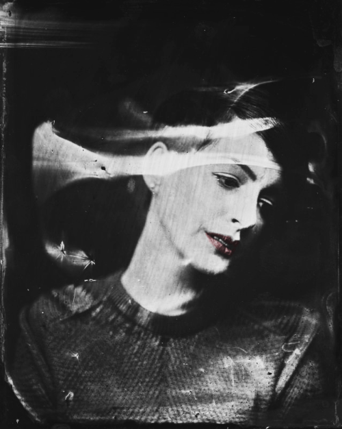  Anne Hathaway posed in old-fashioned tintype portrait2014 Sundance Film Festival