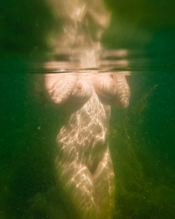 lilliasright:  This underwater set will go live later this month on my Patreon. Come find out how cool my boobs are while they float and bob around.  Photos by @asa_photos