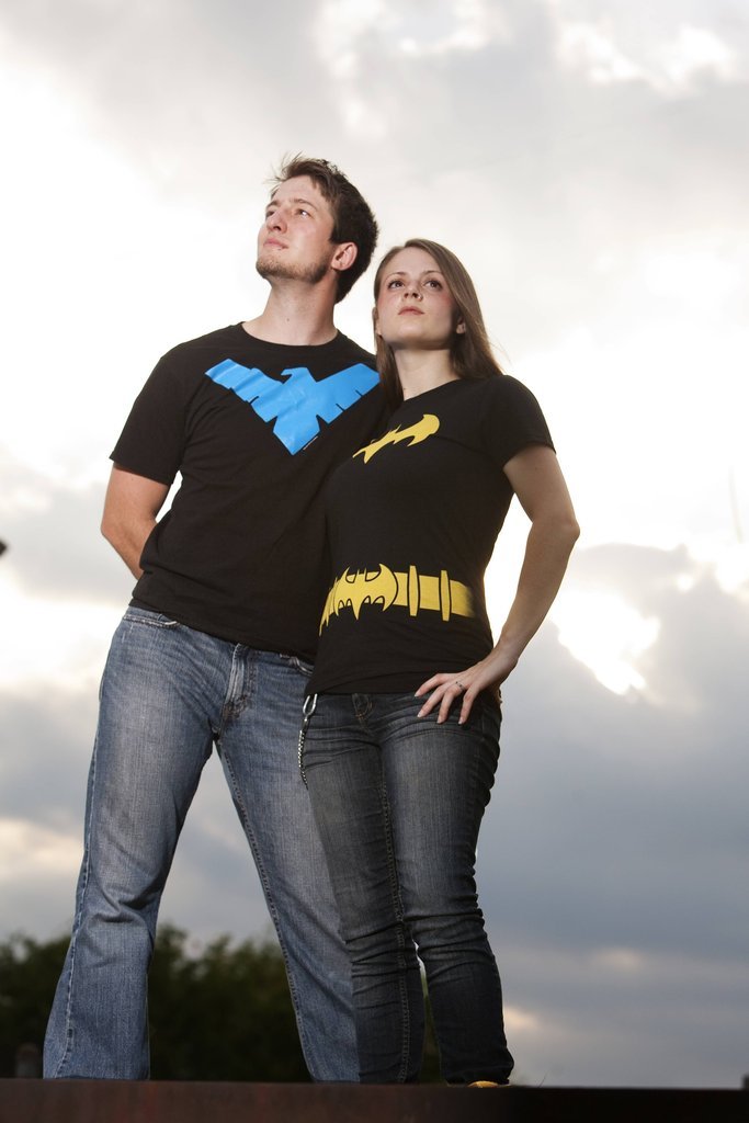talkaboutspaceships:  Couple has really awesome Batgirl/Nightwing wedding cause they’re