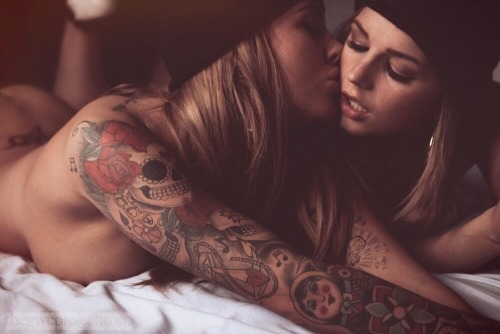 yes-weloveboobies:  Sallie axl and holly eriksson