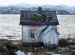 abandonedography: Old house in Senja, Northern Norway. - Thorbjørn Haagensen