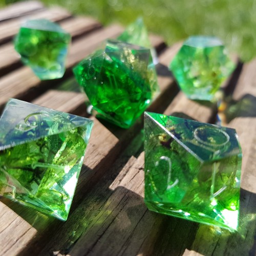 Green(s)leeves- Available for sale now at  https://www.devilsroostdice.com/shop #dnd #dice 