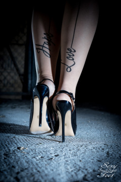 fuck-me-in-heels:  Follow http://fuck-me-in-heels.tumblr.com/