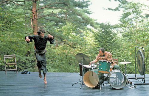 shihlun:American percussionist Milford Graves and Japanese dancer Min Tanaka improvising on the &lsq