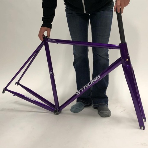 strongframes:This House of Kolor purple pops!www.instagram.com/p/BohRGWnBpSV/?utm_source=ig_