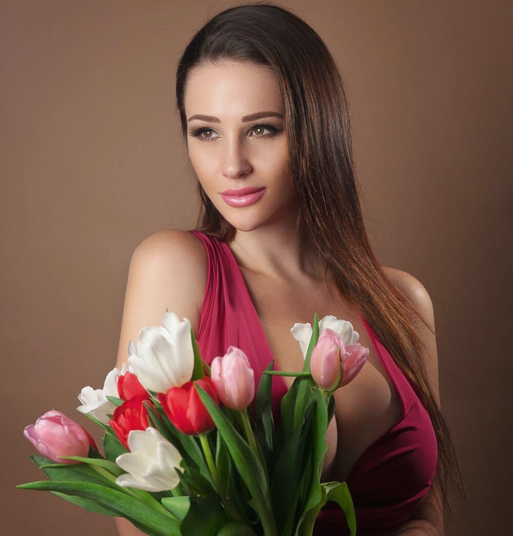 The earth laughs in flowers. Not only people and animals can give love. I love to
