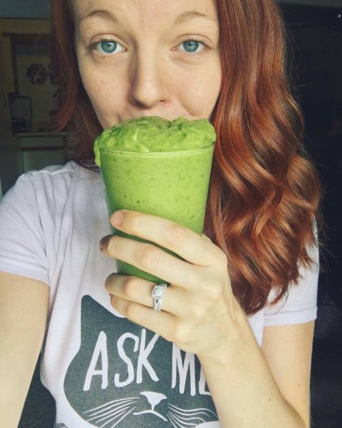 Smoothie Sunday’s are my favorite.. and yes, my shirt says “ask me about my cat” o