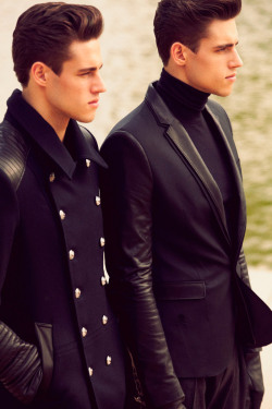 chriscruzism:    Twin models Zac and Jordan