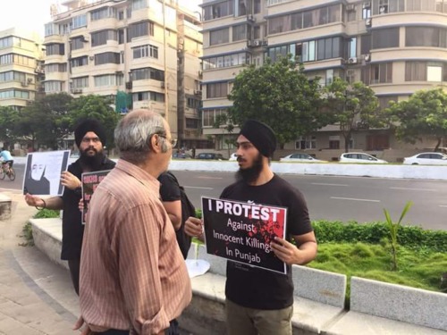 jaggi: Sikhs are trying to spread the message at Marine drive. Mumbai, India Govt thinks that with m