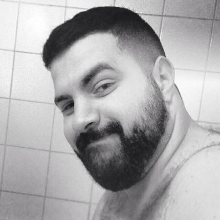 gulobear:  talekjr:  Cute guy   And Hot