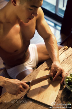 vernonlqchan:  Chinese photography Men’s Kitchen. Pretty man with delicious food. 