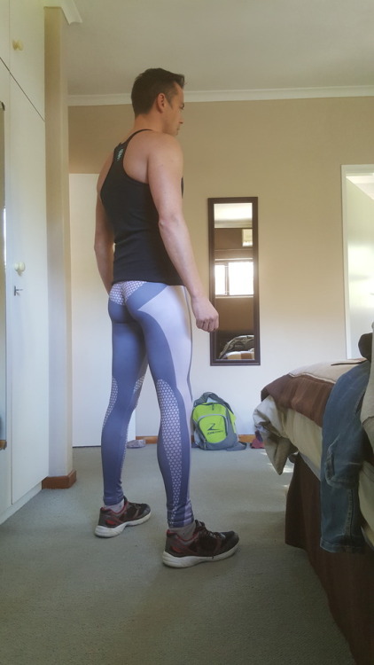 pariscompression:Hot ass in tights