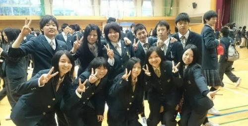 noragamis:  Today a public high school in Japan’s Yamanishi prefecture had an event where male and female students wore each other’s uniforms, called セクスチェンジ・デー, or Gender Exchange Day. This event was proposed by students.  299