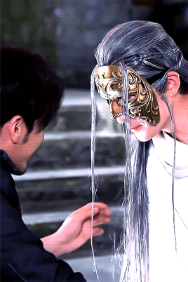 Silly Babies. Who Else Dares To Play With Ye Zun's Hair If Not THE Zhao Yunlan Himself? Director Zhao