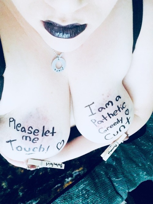 sweetheartkandi:Greedy cunts demand attention