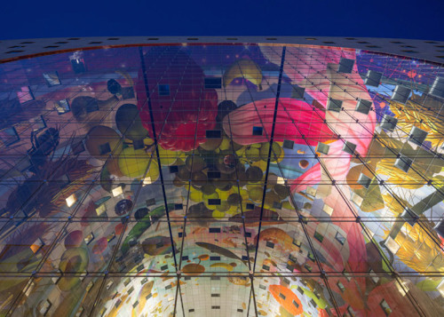appletoothpaste:  mymodernmet:  The Markthal Rotterdam, a covered food market and housing development in the Netherlands, has officially opened after five years of construction. Designed by Dutch architects MVRDV, the nearly 312,000 square-foot building