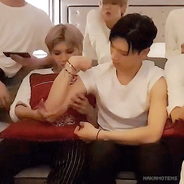 One Full Minute Of Taeyong Feeling Up Tens Arm