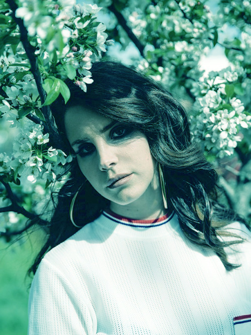 Lana Del Rey by Geordie Wood for Fader Magazine http://its-erva-venenosa.tumblr.com/ - légalise! 