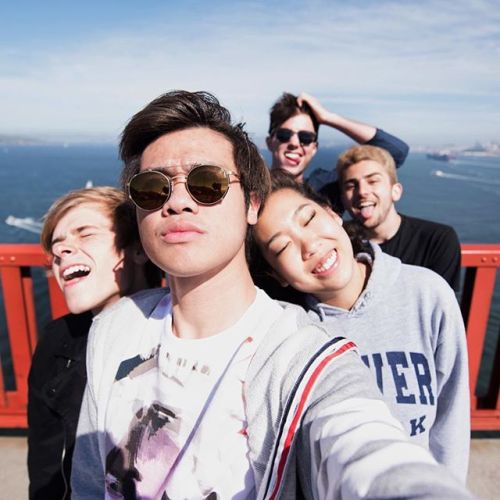 lxkekorns:  jultodawg: we just need to have that one cliche tourist picture at the #goldengatebridge
