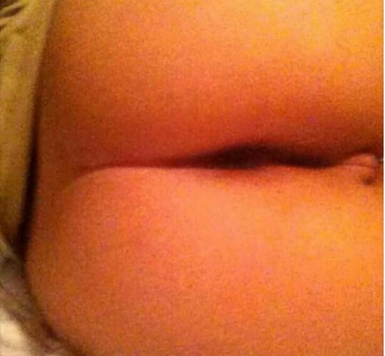 sex-life-best-life:  Anonymous nudes all sent in. For more like (and better than)
