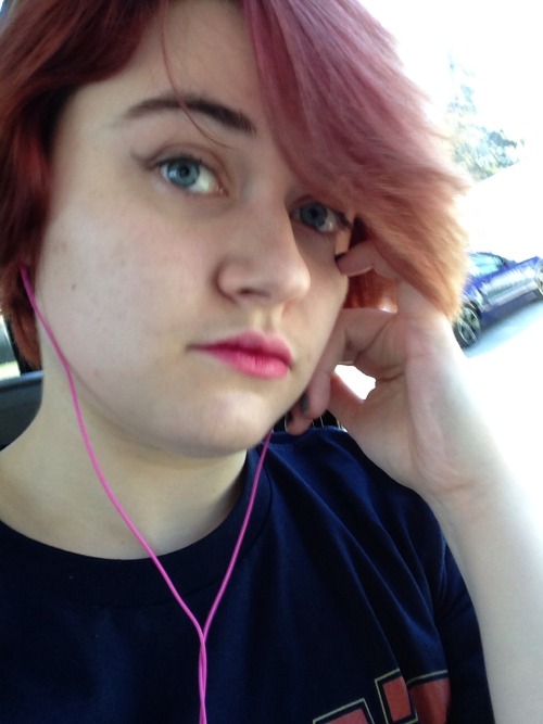 cinnamon-lady24:girlwithdemonblood and radiosaturday (I think????) tagged me for this selfie thing. 