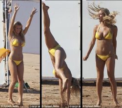 sexgamesmonkey:  Brooklyn Decker Cartwheel 