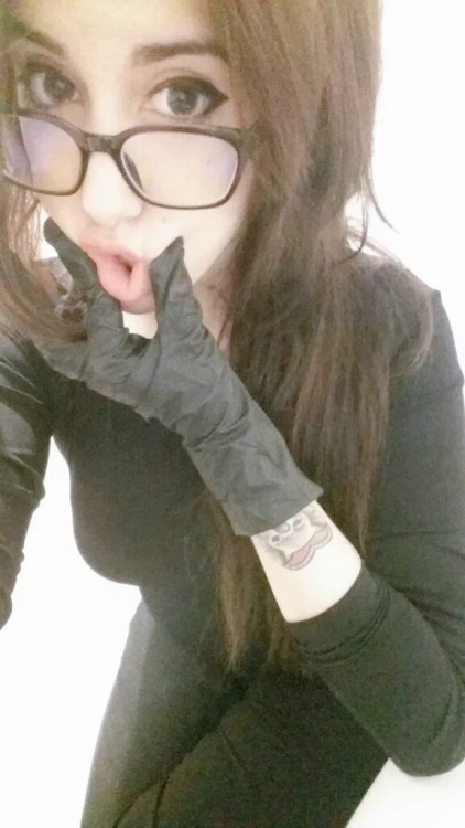 https://gloveslover.tumblr.com/post/160588943813