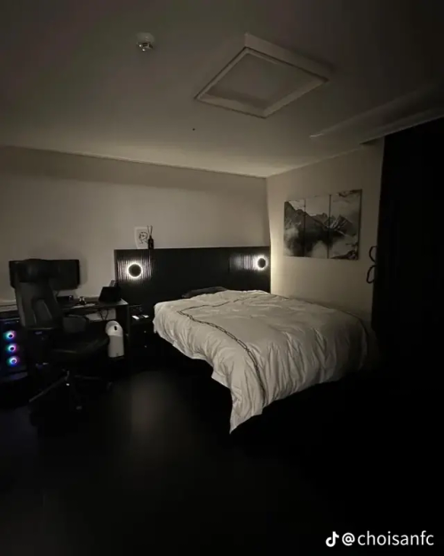 Why Is San's Room Hot? Like Why Is The Vibe So Sexy???