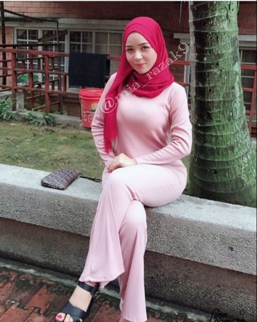 openmindedmalay: koleksimelayu: Siapa bilang gadis melayu x menawan? Nih kalau doggie pungkoq besaq 