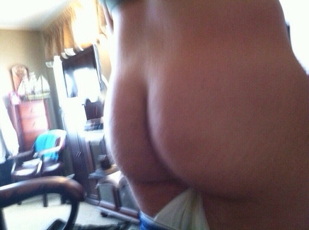 yourbubblebuttbaby:  To please a daddy. Skype: Gaymer720