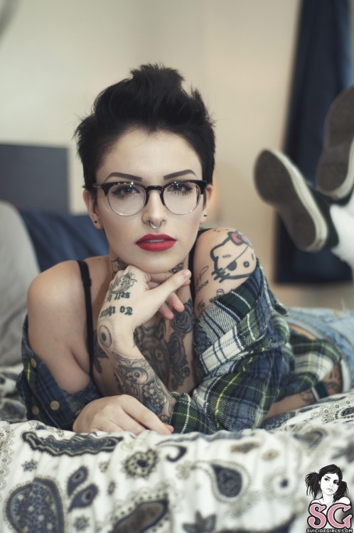 madnessphotography:  Be sure to vote on the set I shot with the beautiful Leigh raven for suicide girls <3 Appropriately titled “talk nerdy To Me” https://suicidegirls.com/members/leighraven/album/2119654/talk-nerdy-to-me/click the link to view