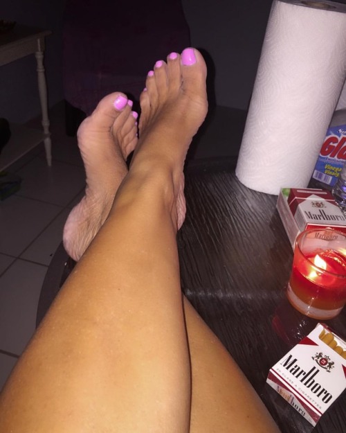 Omg if those aren’t done pruned feet I don’t know what is lol been in the bath all this time. Tomorrow polish change…going to be killing night. Time to work!!! Seems I never stop 