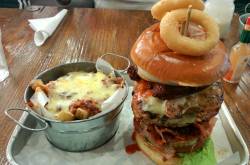swolengineer:lift-like-a-lady:  blasian-aesthetics:  yummyfoooooood:  Huge Bacon Cheeseburger with Chili Cheese Fries  Yes  swolengineer I am both disgusted and tempted  Where is this? We need to find it