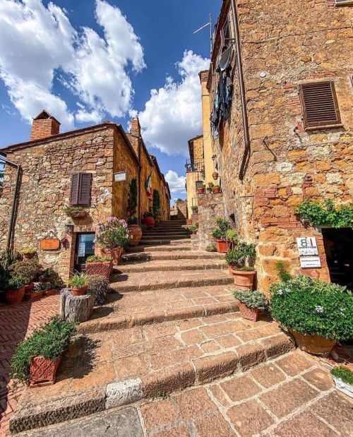#Italia #pienza #tuscany ⠀ Pienza è un piccolo borgo nel sud della Toscana, nella famosa Val 