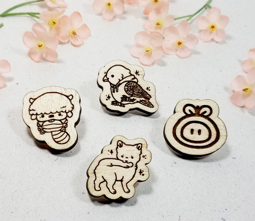 spicymochi:I added little mini wood pins to my shop!