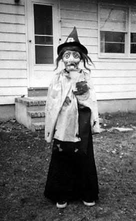 gravesandghouls:  Creepy Halloween costumes adult photos