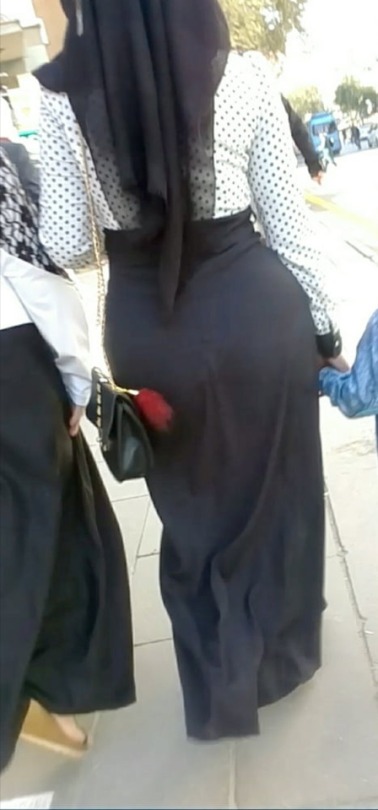 slutshoejabi:       Biggest hijabi ass 