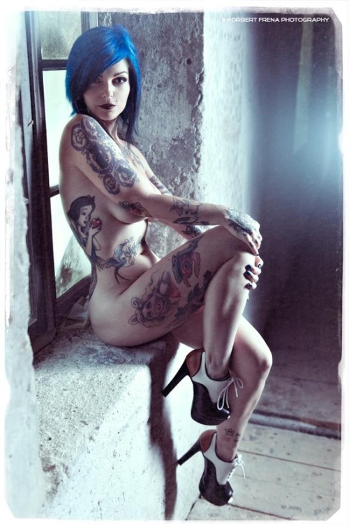 XXX Women with tatoos photo