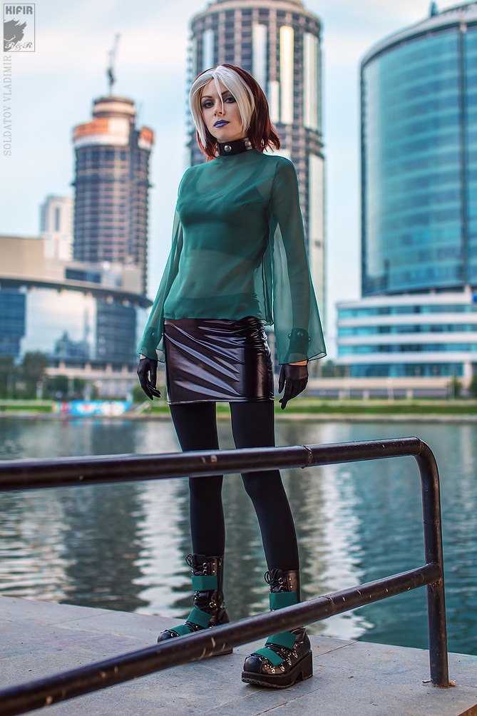 universalnerdculture:  Rogue Cosplay (X-Men Evolution)   @slbtumblng &lt;3 &lt;3