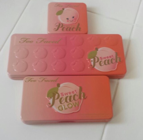 ki-ndness: Hey you beautiful people ! I’m going to do a MAKE UP GIVE AWAY WITH 3 LUCKY WINNERS